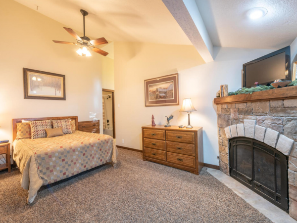 Walk to lift Vacation Condo Three Bedroom in Park City